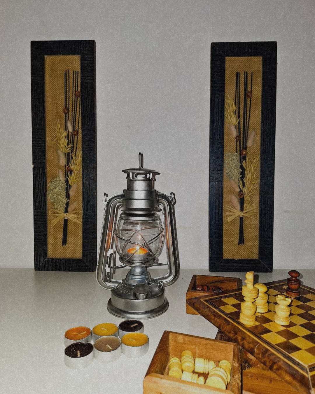 Vintage Kerosene Lamp  فانوس كيروسين معدني وزجاجي – تصميم كلاسيكي وأنيق