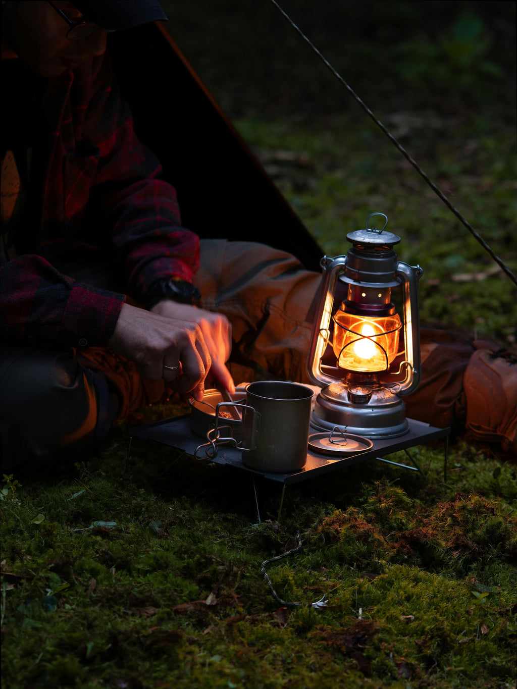 Vintage Kerosene Lamp  فانوس كيروسين معدني وزجاجي – تصميم كلاسيكي وأنيق