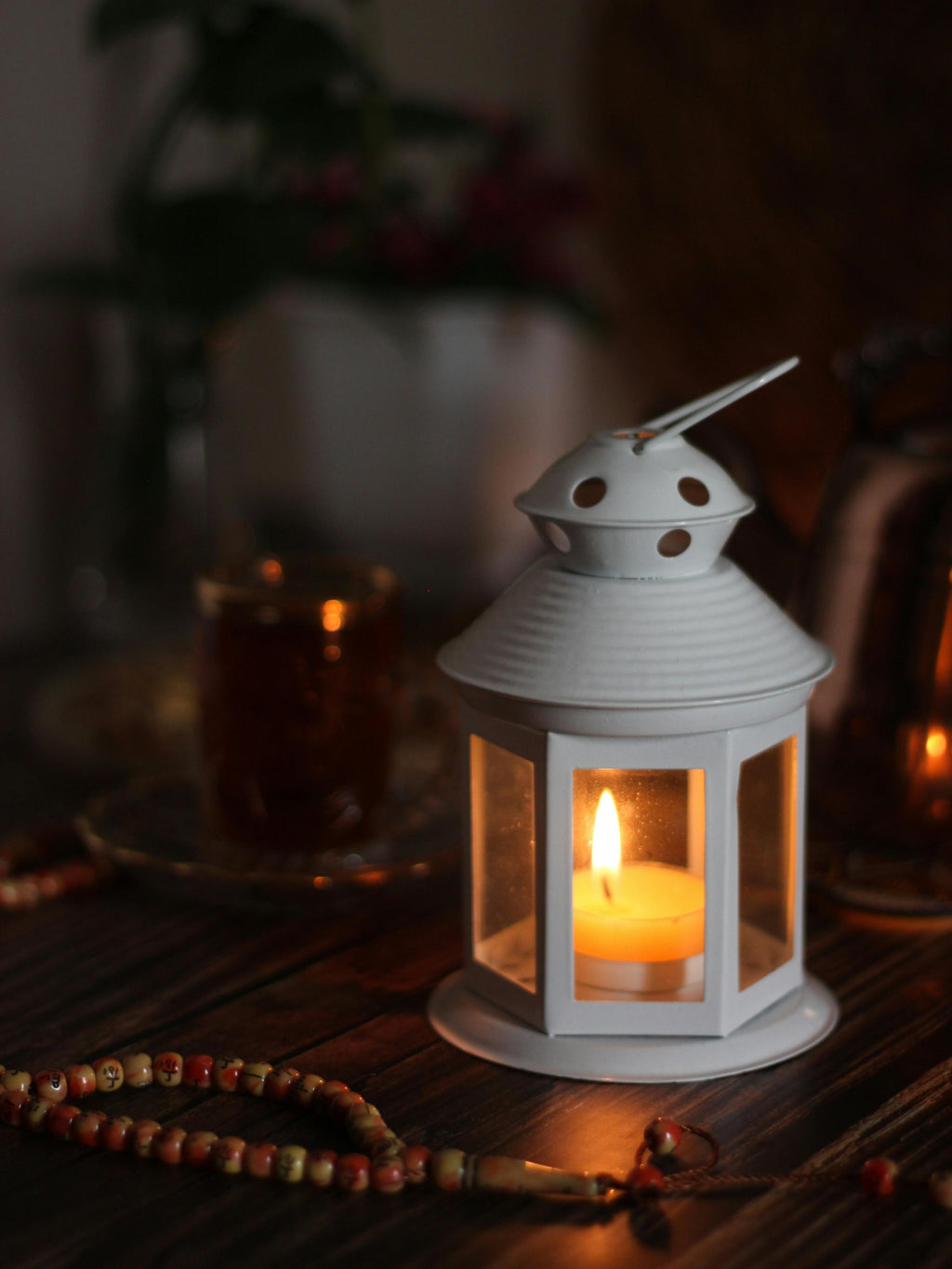 Vintage Lamp فانوس معدني وزجاجي – تصميم كلاسيكي وأنيق